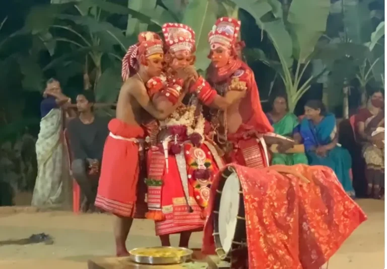 Thottam Pattu in Theyyam